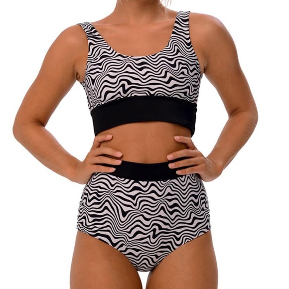 Halla halla sustainable swimwear set - Picture 8 of 11